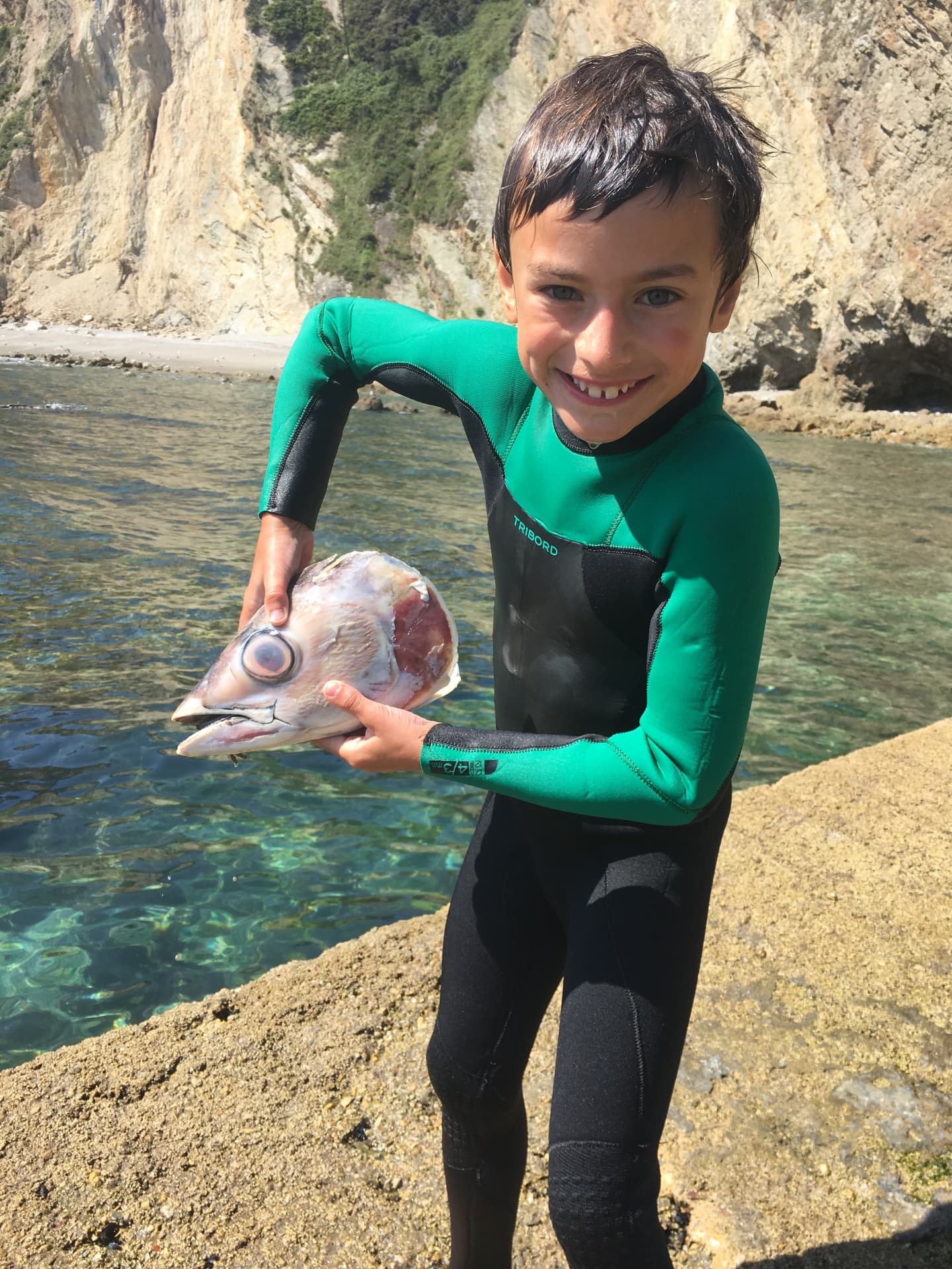 Mateo tras una jornada de buceo en la costa asturiana